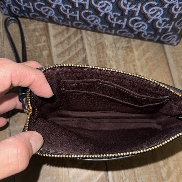 ๐Like New, Coach navy signature dome crossbody/ matching wristlet. - Picture 7 of 9